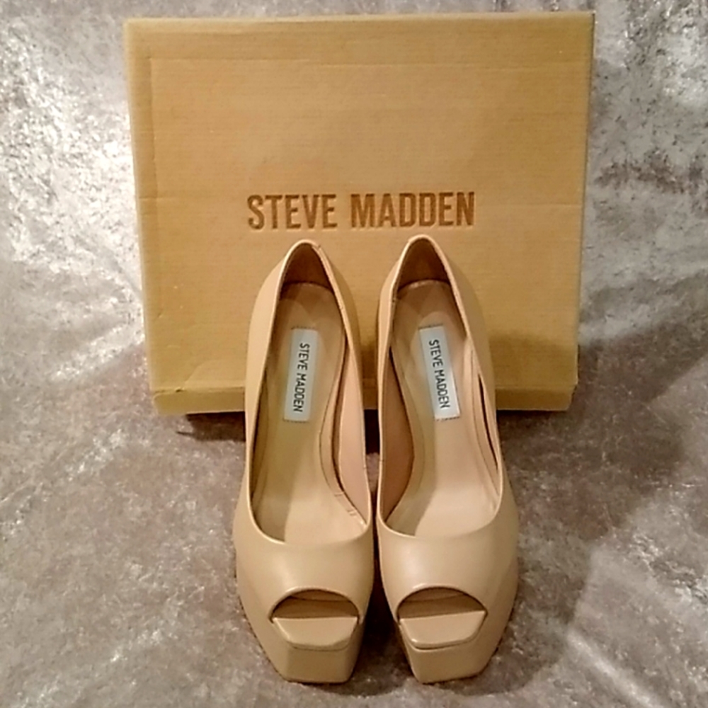 Steve Madden Heels - Picture 1 of 8